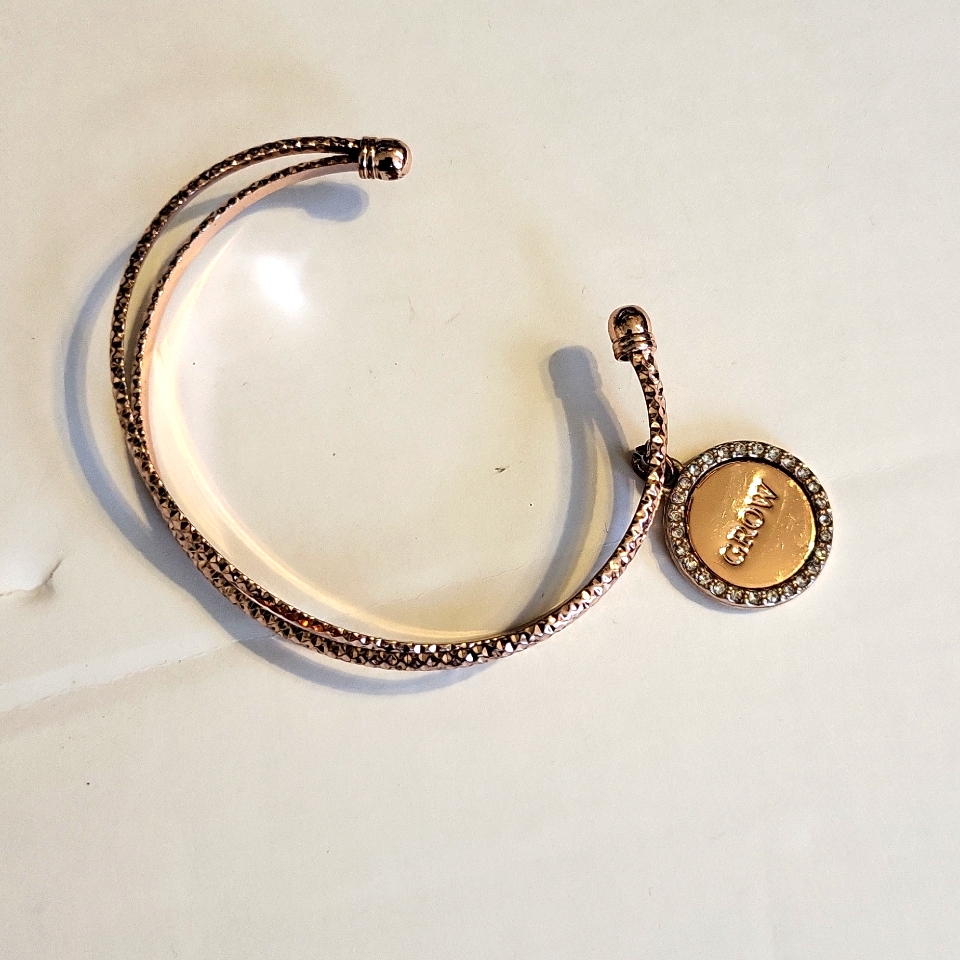Mary Kay Rosegold Grow Bracelet 10$